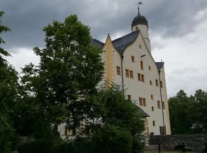 Фото Вилла Kleines Haus Mit Geschichte Neukirchen 